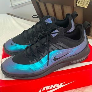 Men’s Nike Air Max Axis Premium Size 12! Great condition!!